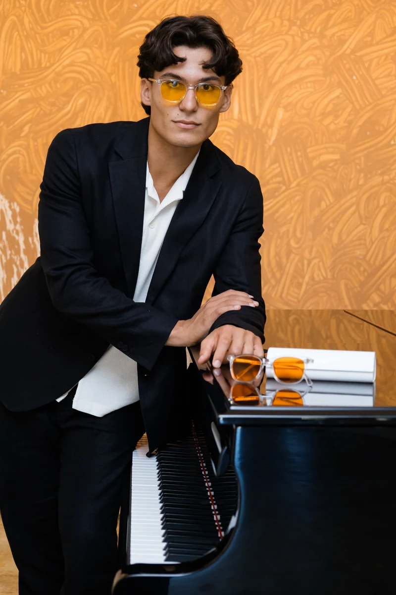 Máximo Klyetsun at the piano
